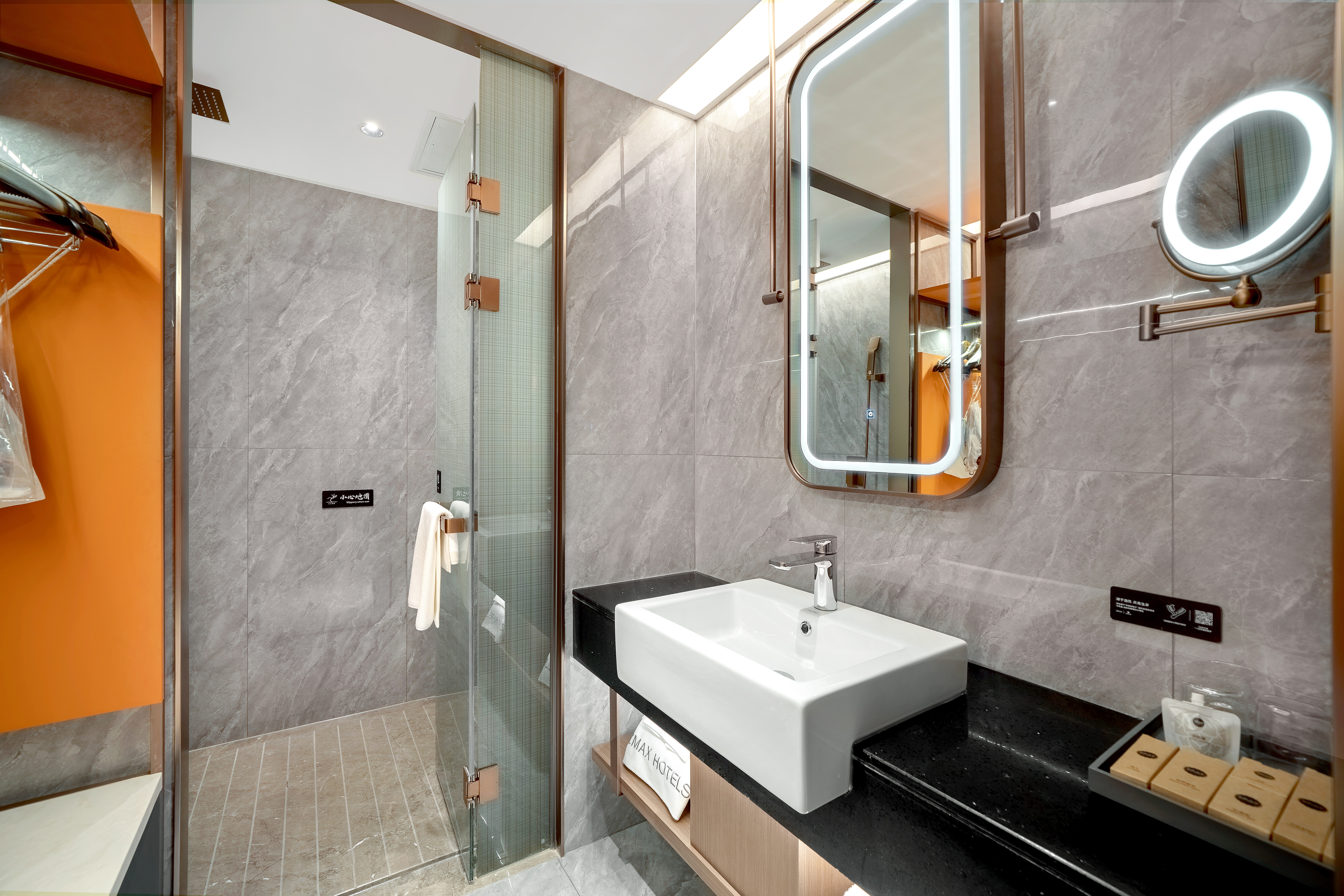 ZMAX Manxi Hotel (Harbin Central Street Sophia Church Store)一张床XL 影音