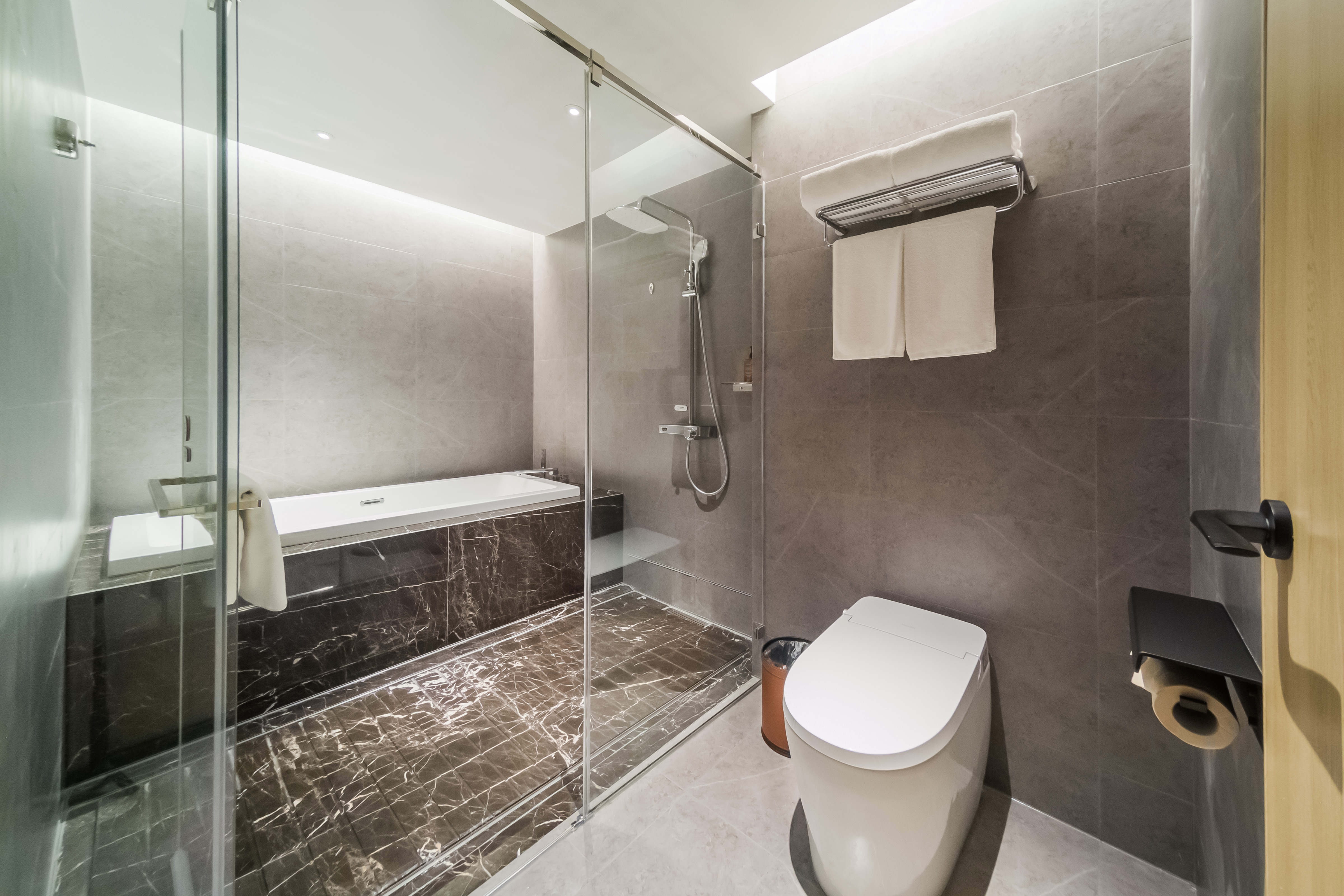 行政套房（智能客控+65寸投屏电视+小冰箱+智能马桶）