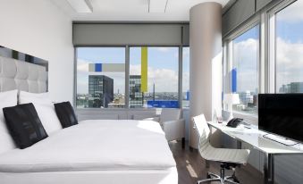 Innside by Melia Duesseldorf Hafen