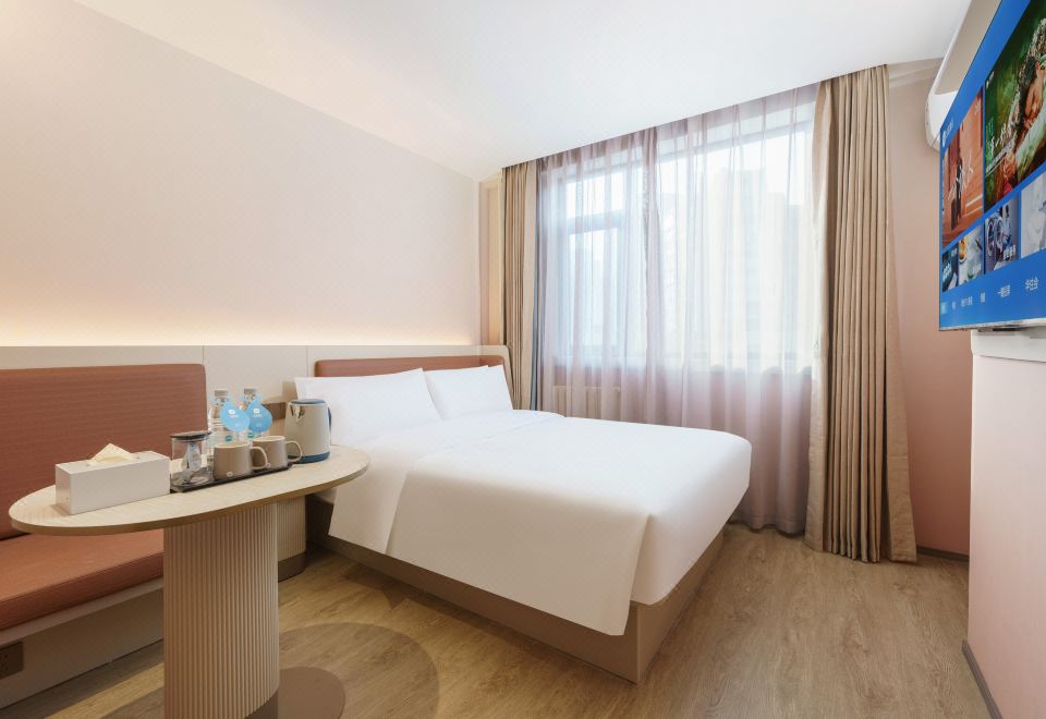 高级大床房（软包沙发+手机投屏）