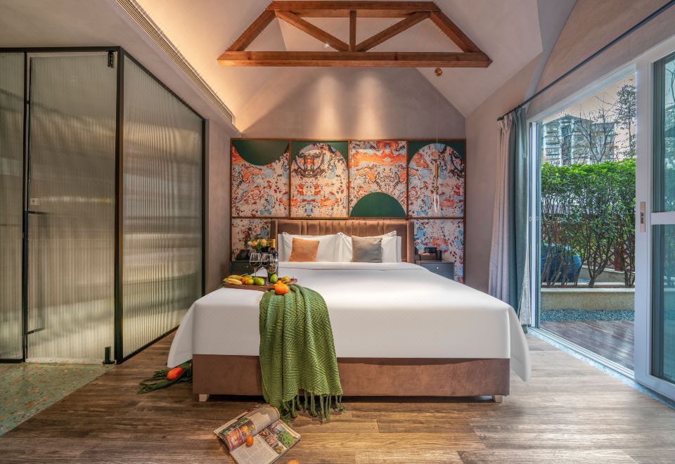 Temple Chinon Wisdom Garden Queen Room