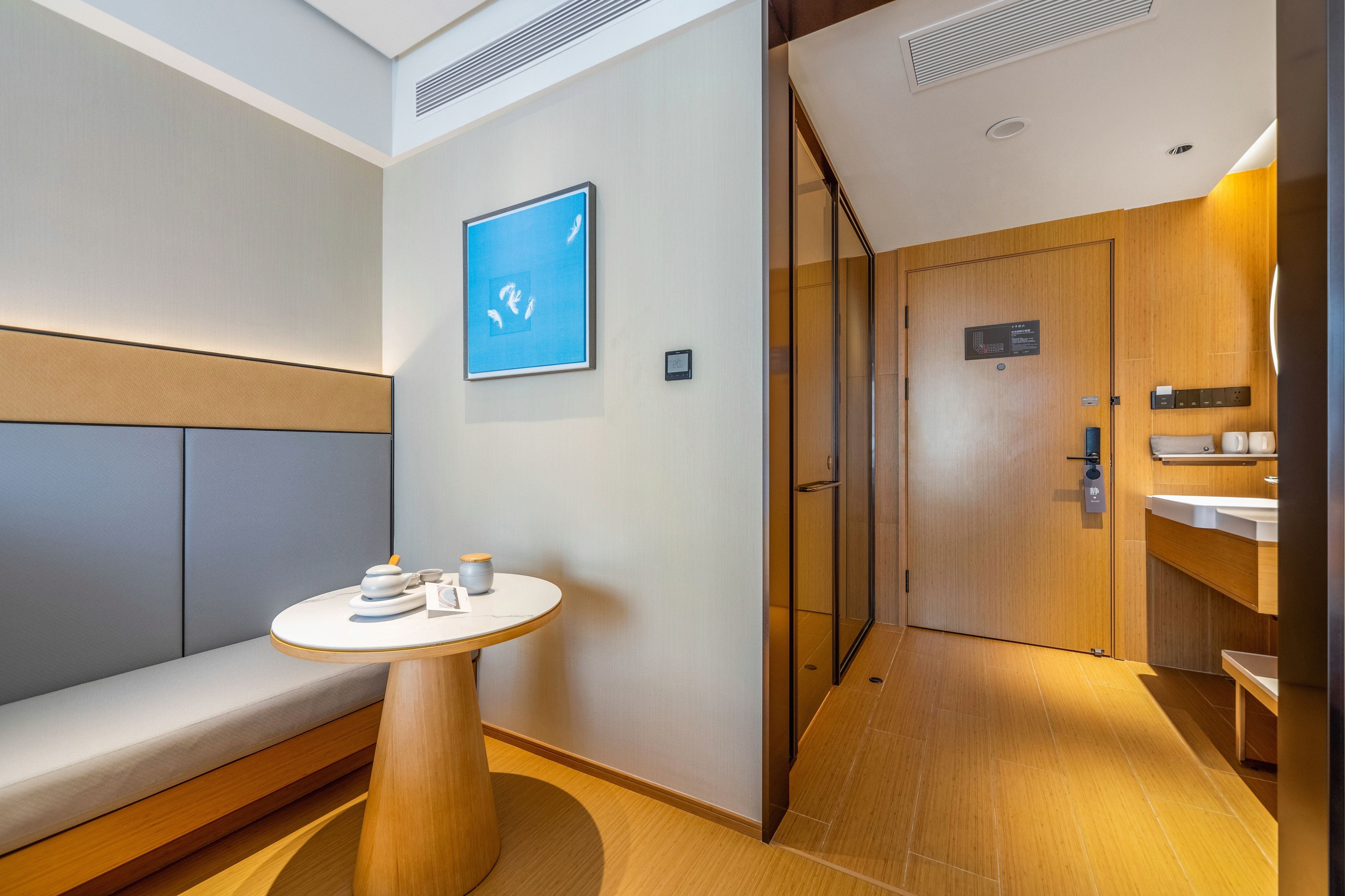 高级双床房（65寸投屏电视+小冰箱+深睡枕）