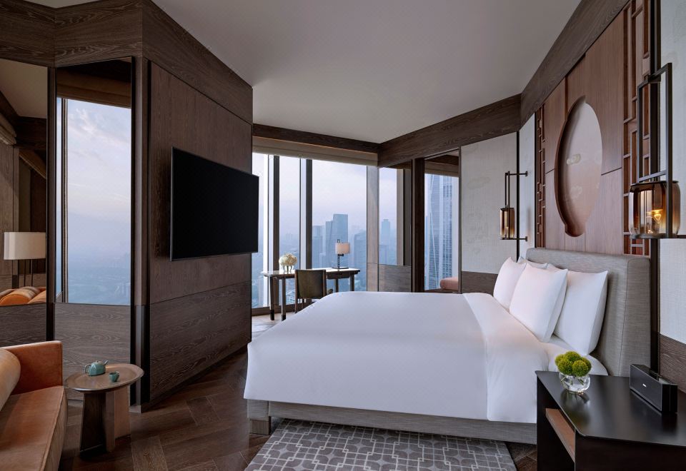 柏悦行政套房「坐拥壮阔山海景观」