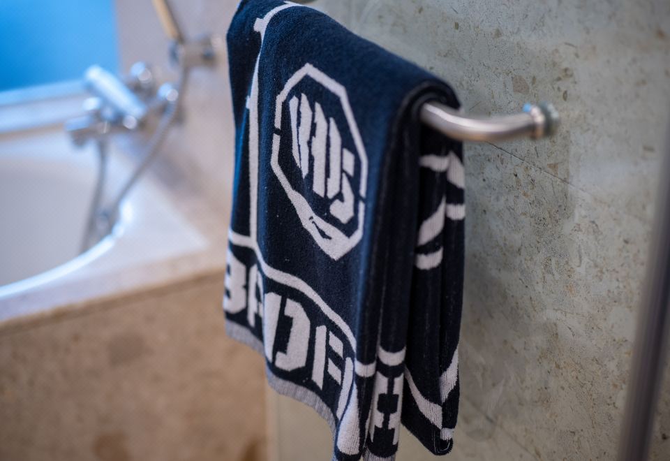 反伍Live With Hoops双床房