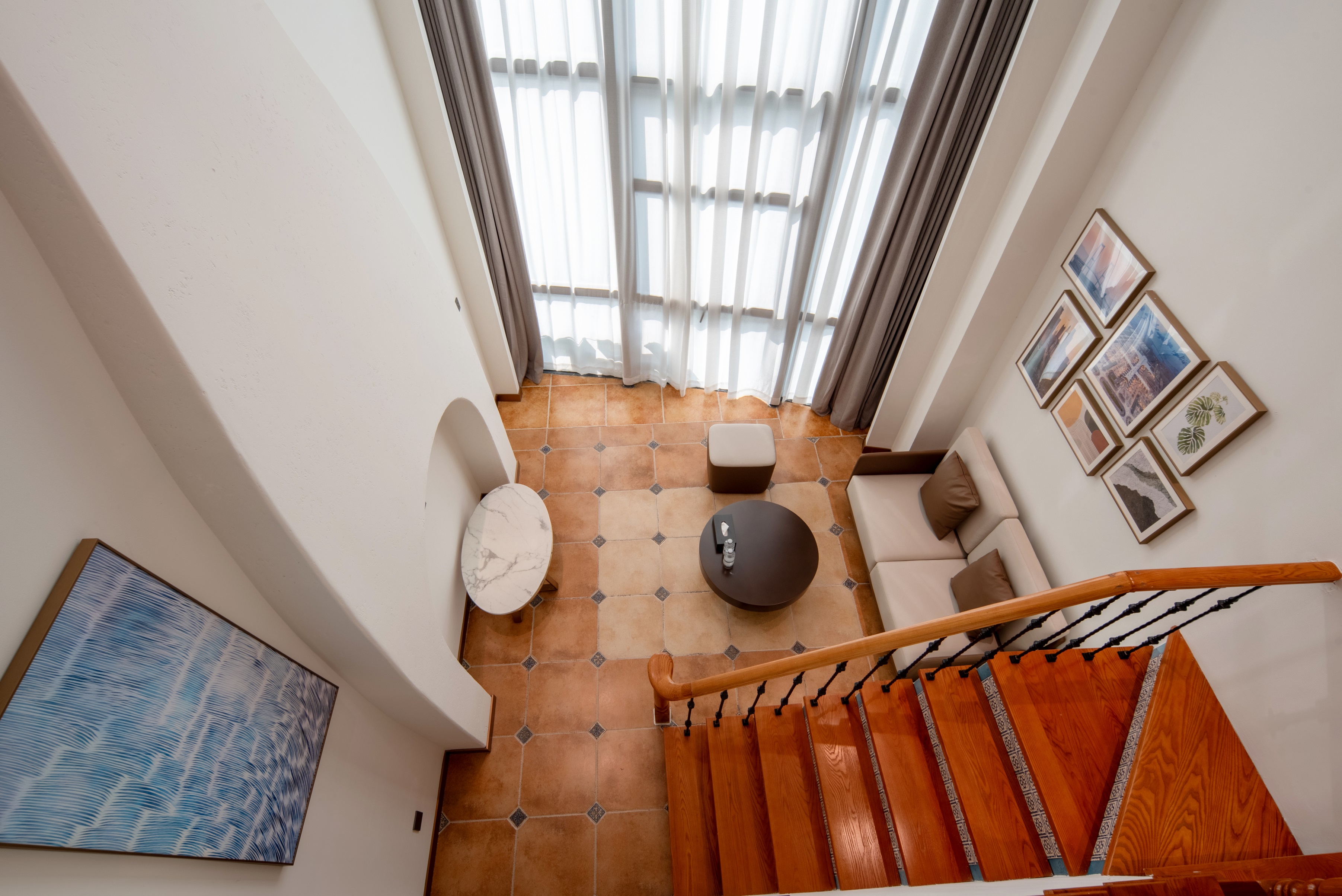 复式大床房（Loft大面积+单人沙发+智能投屏）