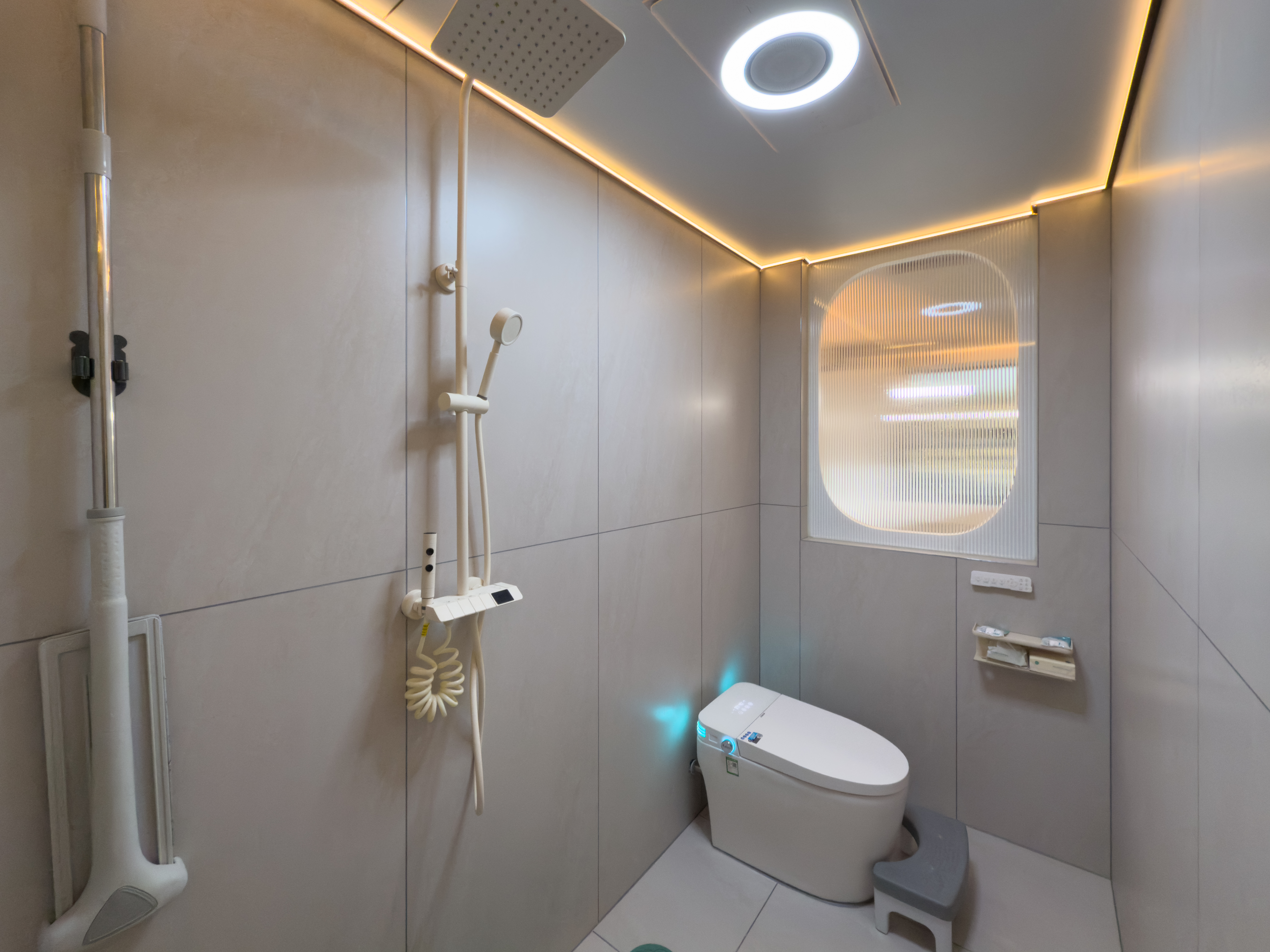 晨暉（浴缸·冰箱·洗衣機·沙發·巨幕投影·智能客控）