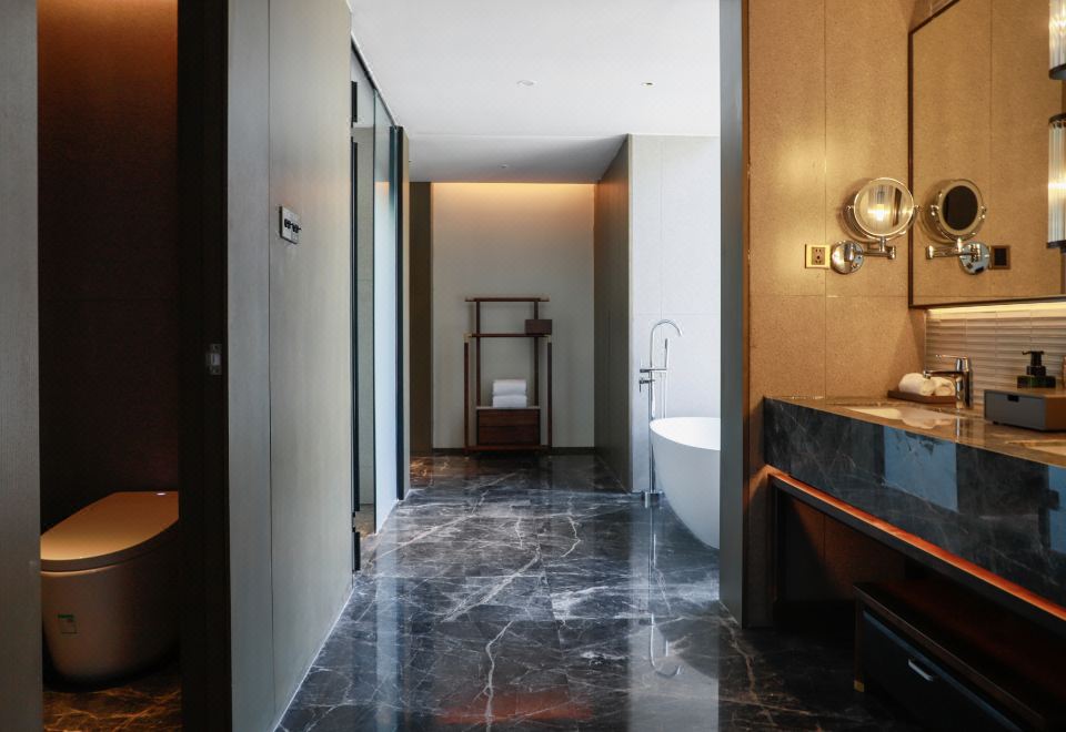 初山高級大床房（全屋客控|德國高儀衞浴|深泡浴缸）