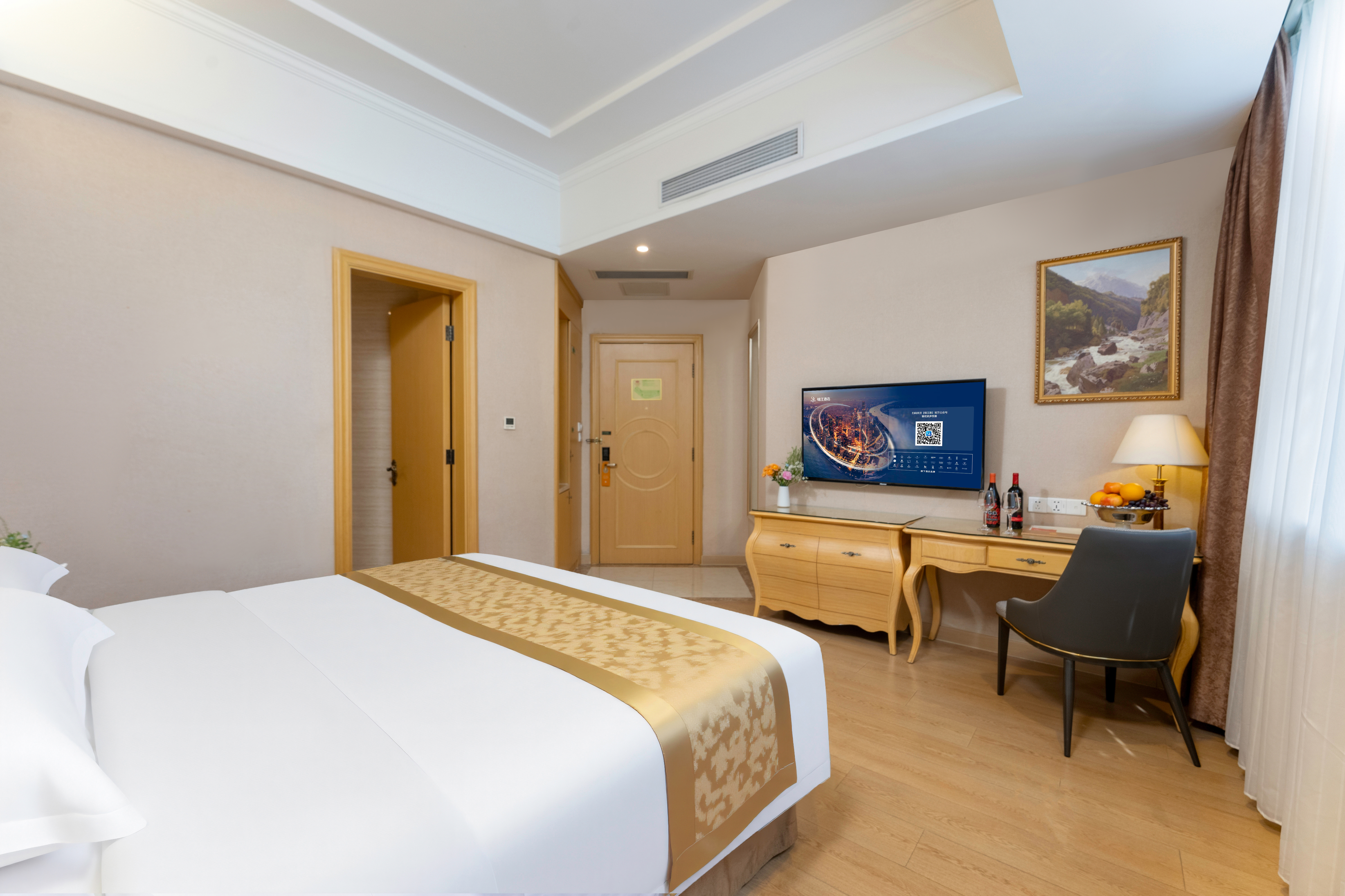 豪华大床房（清晨采光丨城景）