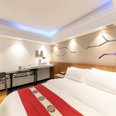 特價複式大床房Loft 華晟美電競飯店（廈門火車站萬象城店）優惠