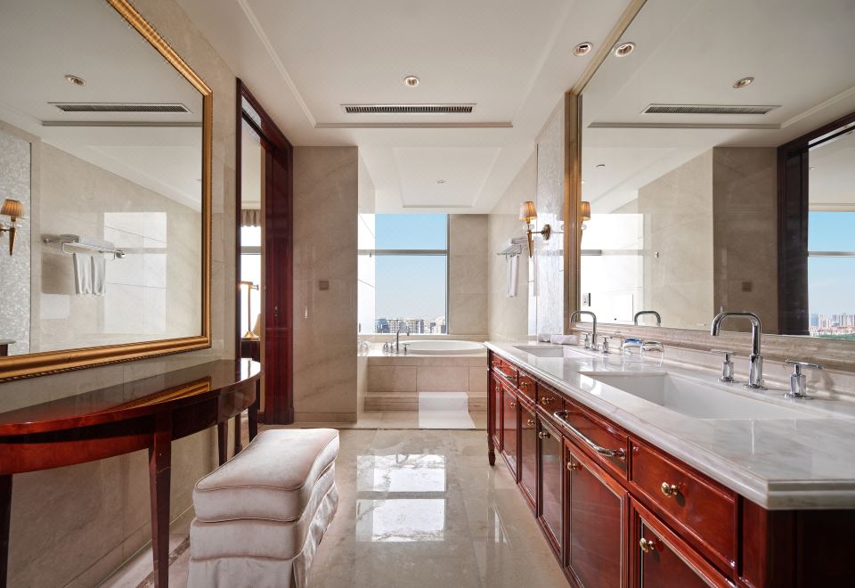 行政大床房（超大圆浴缸+全景落地窗+金可儿床垫）