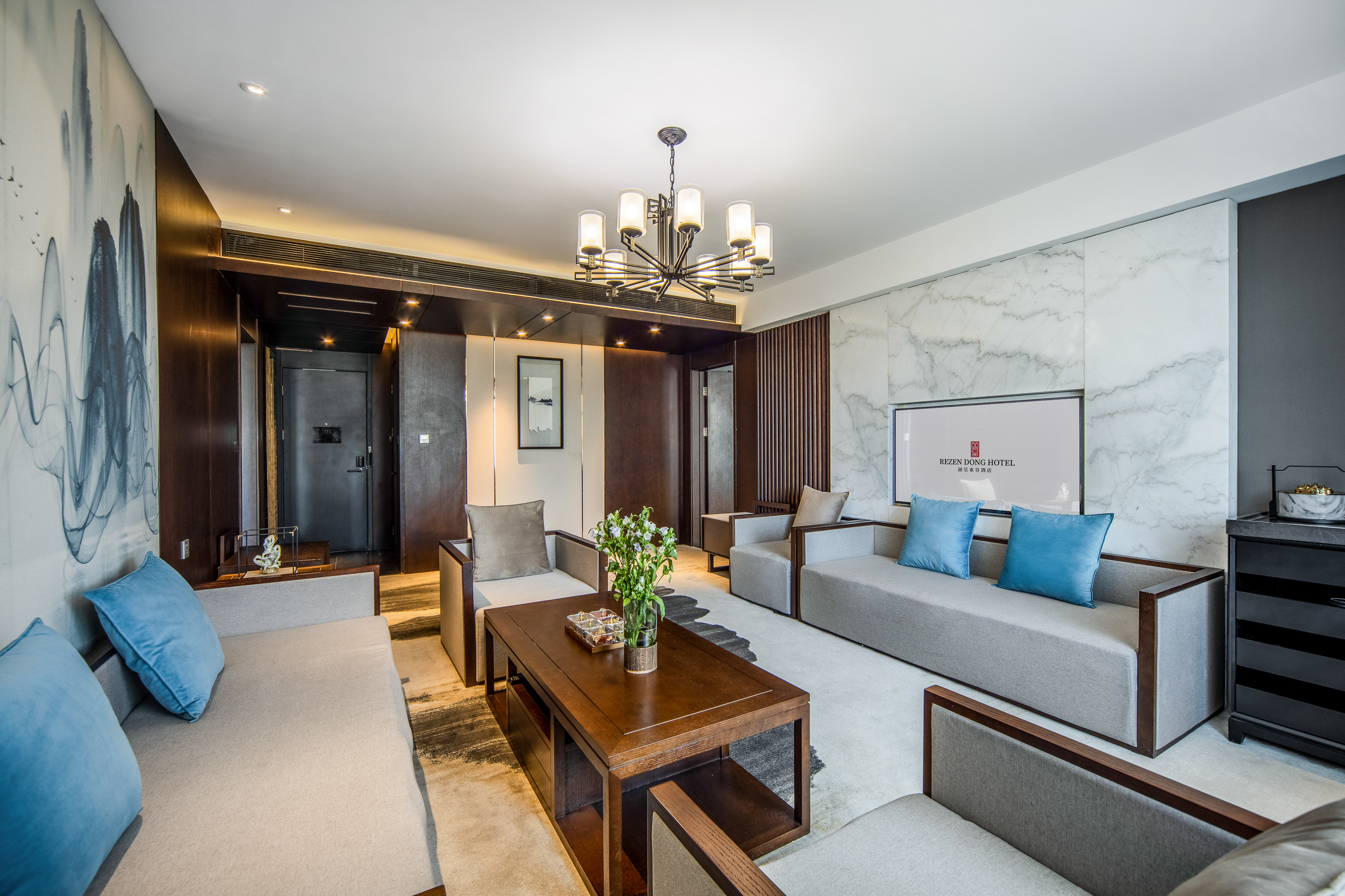 豪華雙臥套房（小冰箱+體重秤+溫潤加濕器+空氣凈化器+會客廳+豪華浴缸）