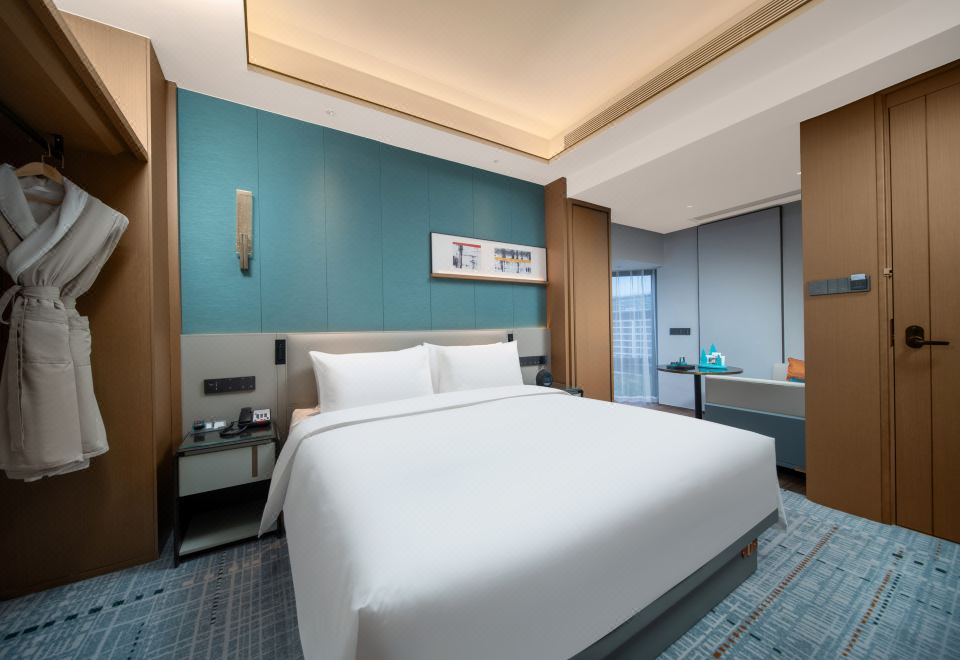 悦享湖景大床房