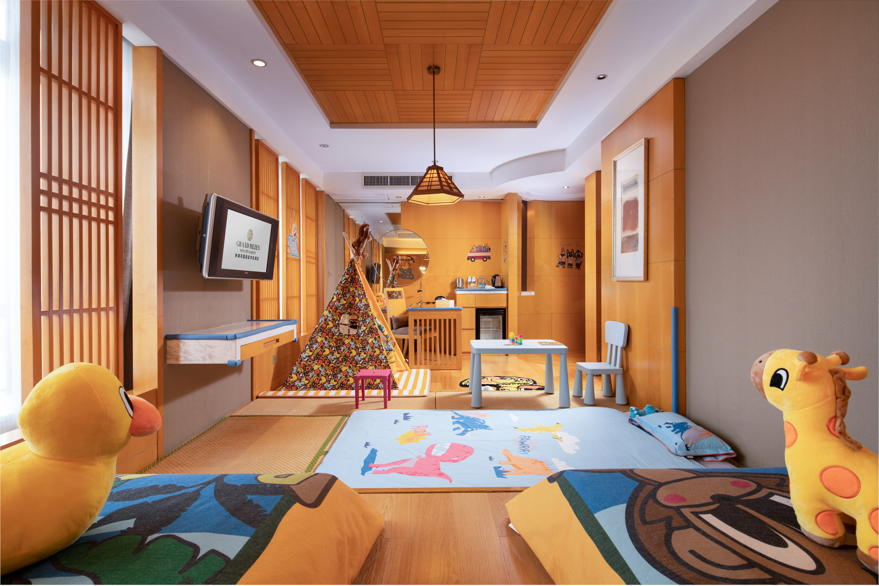 小黃鴨主題房（3單人床+室內恒溫親子樂園+IMAX影院）