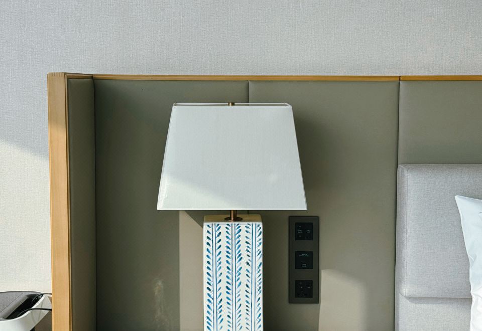 180度全湖景大床房