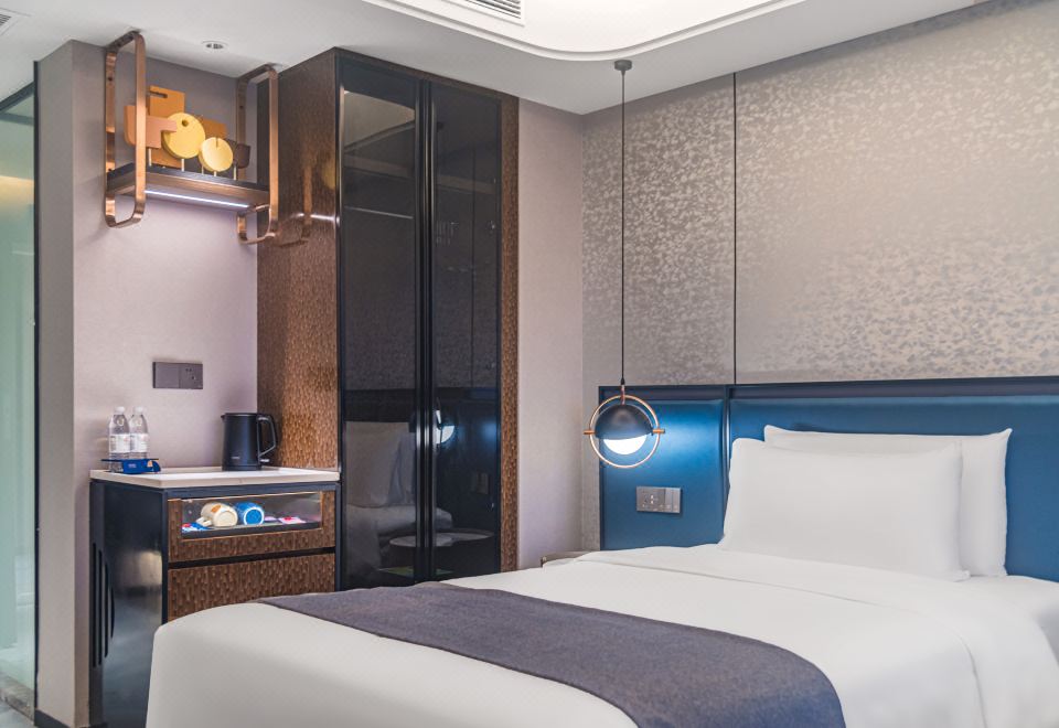 高级大床房（投屏+冰箱）