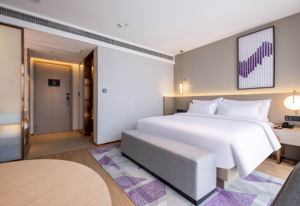 Deluxe Queen Room