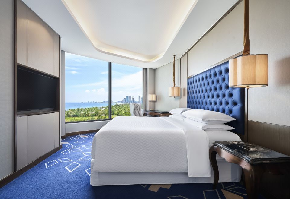 Four Points by Sheraton DanangPanoramic 1-Bedroom Corner Suite, Ocean View, High Floor, Balcony, Bathtub