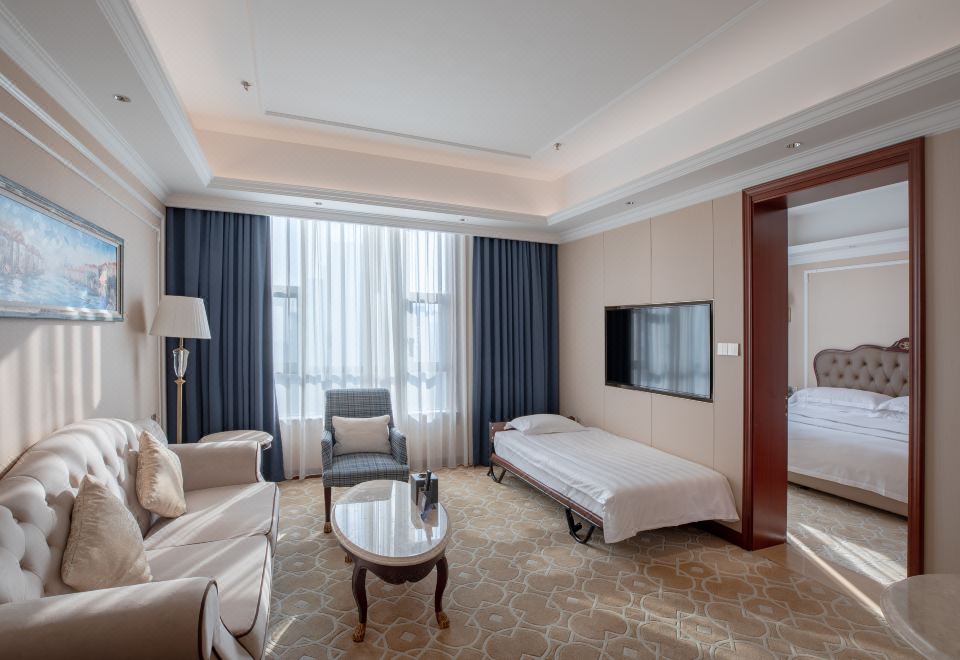 Hotel Indigo Shenzhen Overseas Chinese TownFamily Suite