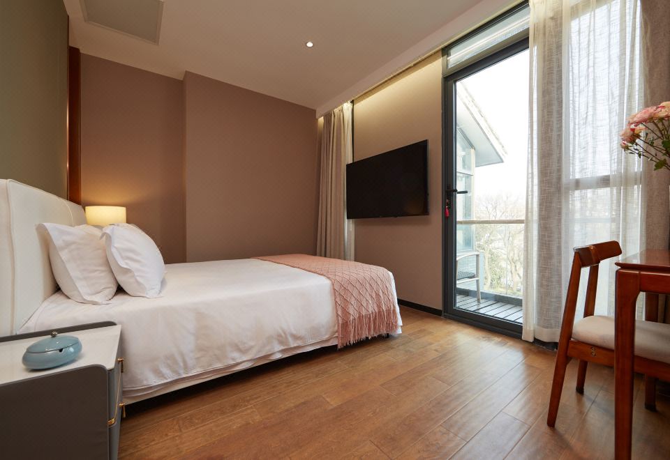 摘月·古运河风光景观阳台·电动大床房