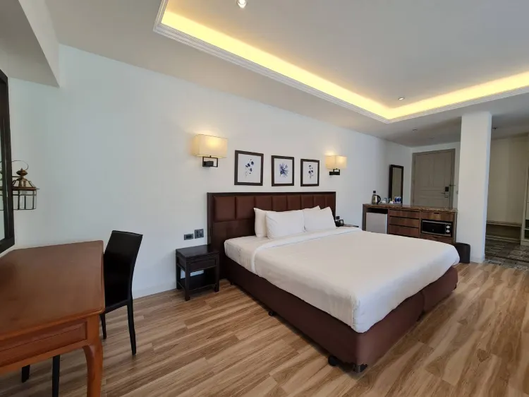 Nai Mueng Suite