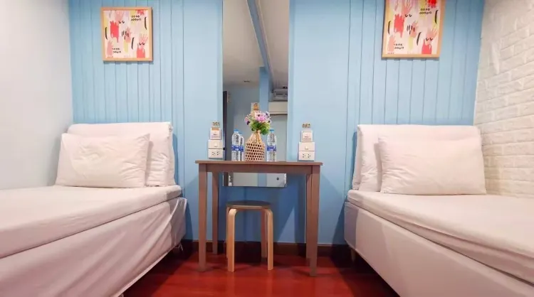 ห้องดีลักซ์เตียงแฝดพร้อมห้องน้ำที่ใช้ร่วมกัน