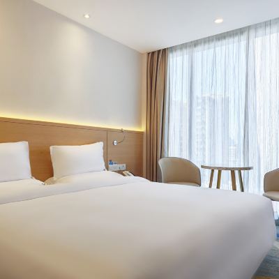 悅享城景大床房（高清投屏電視+全景落地窗+保險箱） L Hotel（拱北口岸珠海城軌總站店）優惠