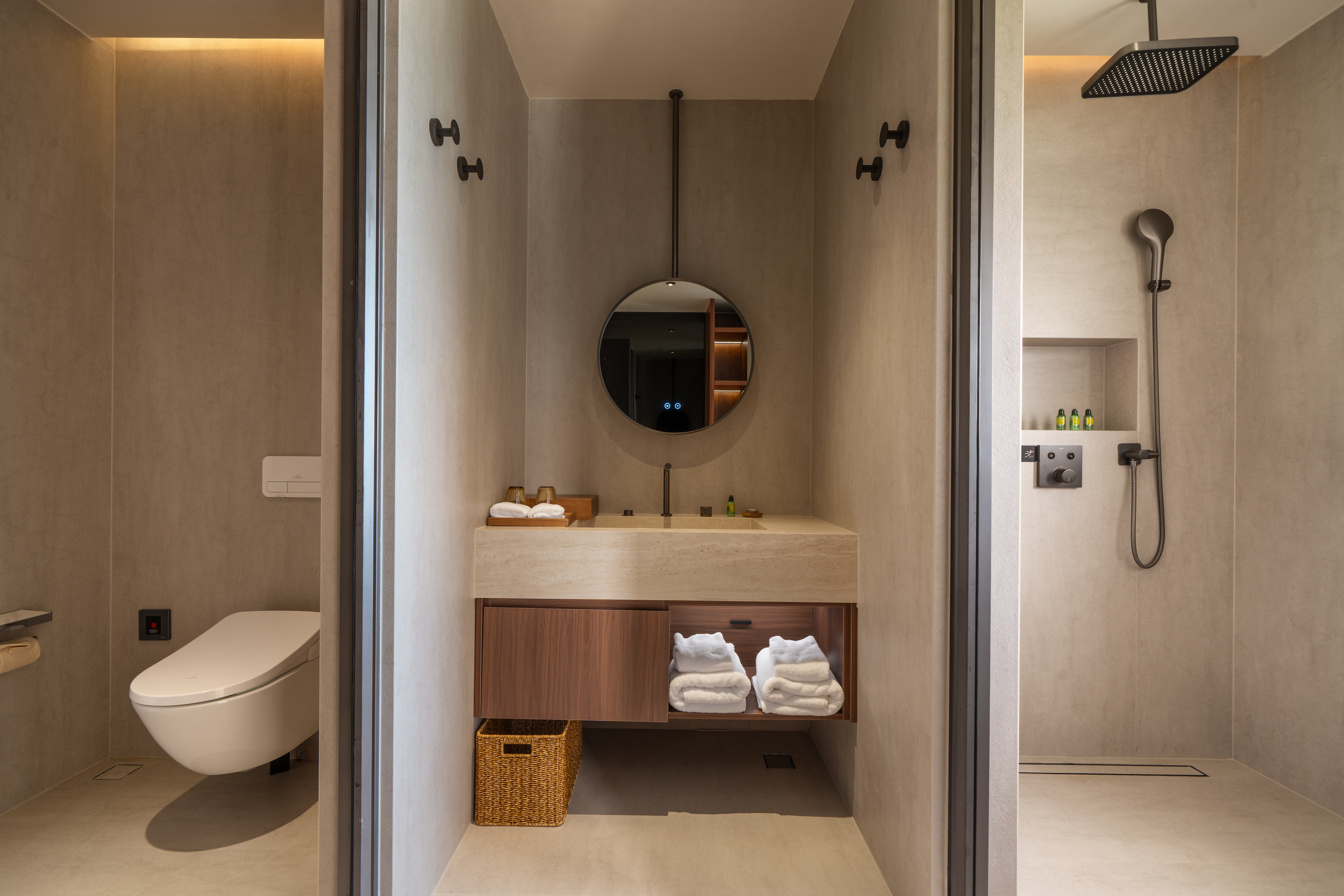 揽月-觅瀑三居家庭房|私汤泡池