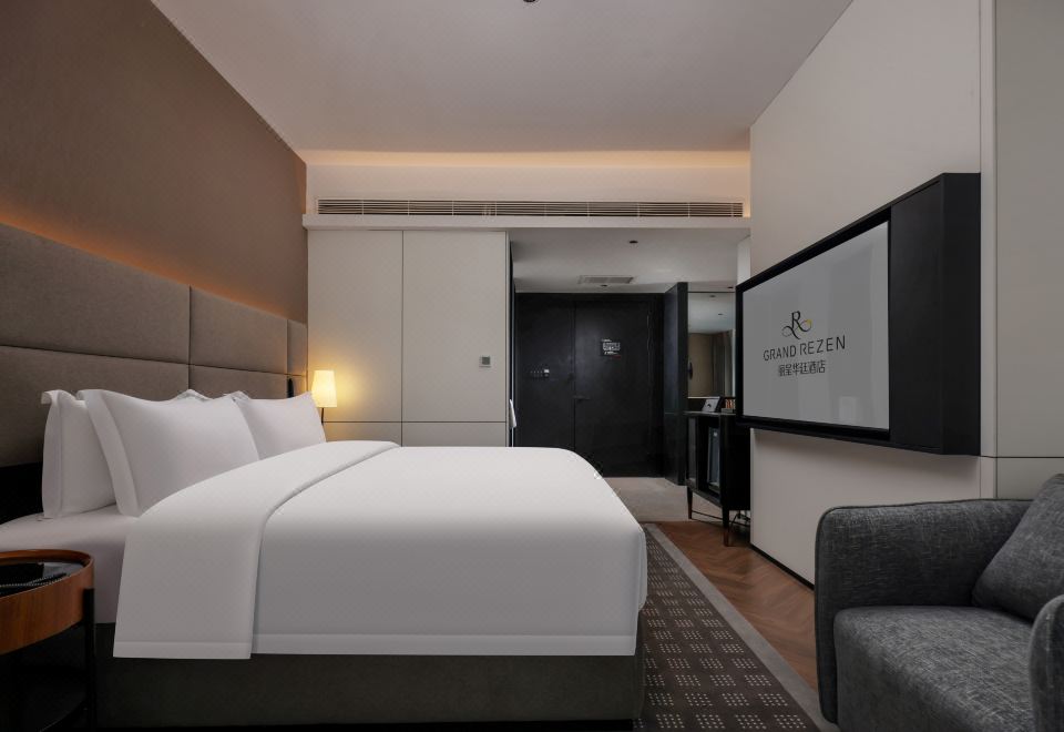 Premier Suite - City-View (Double Bed) (Air Conditioner)