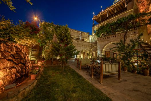 Roma Cave Suite