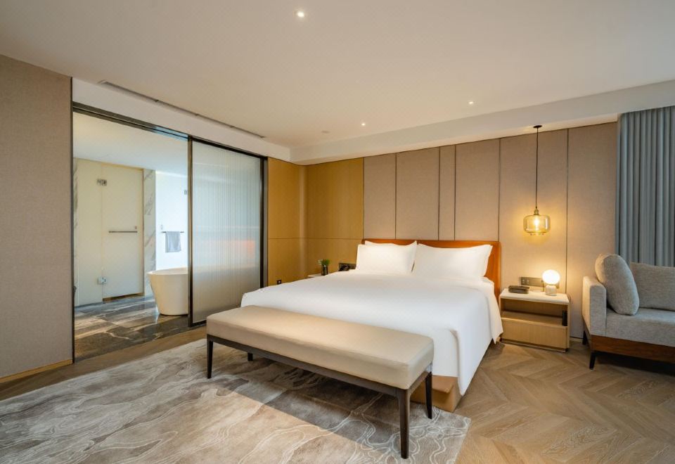 Holiday Inn Shanghai HuaxiaSuite - 1-Bedroom, City-View (Double Bed)