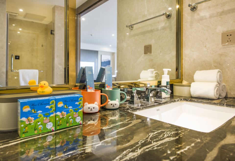 Yangjiang Jiangcheng Junyi Square Atour X HotelJimu Family Room (Mini Fridge + Extra-Large Bathtub + Sofa)