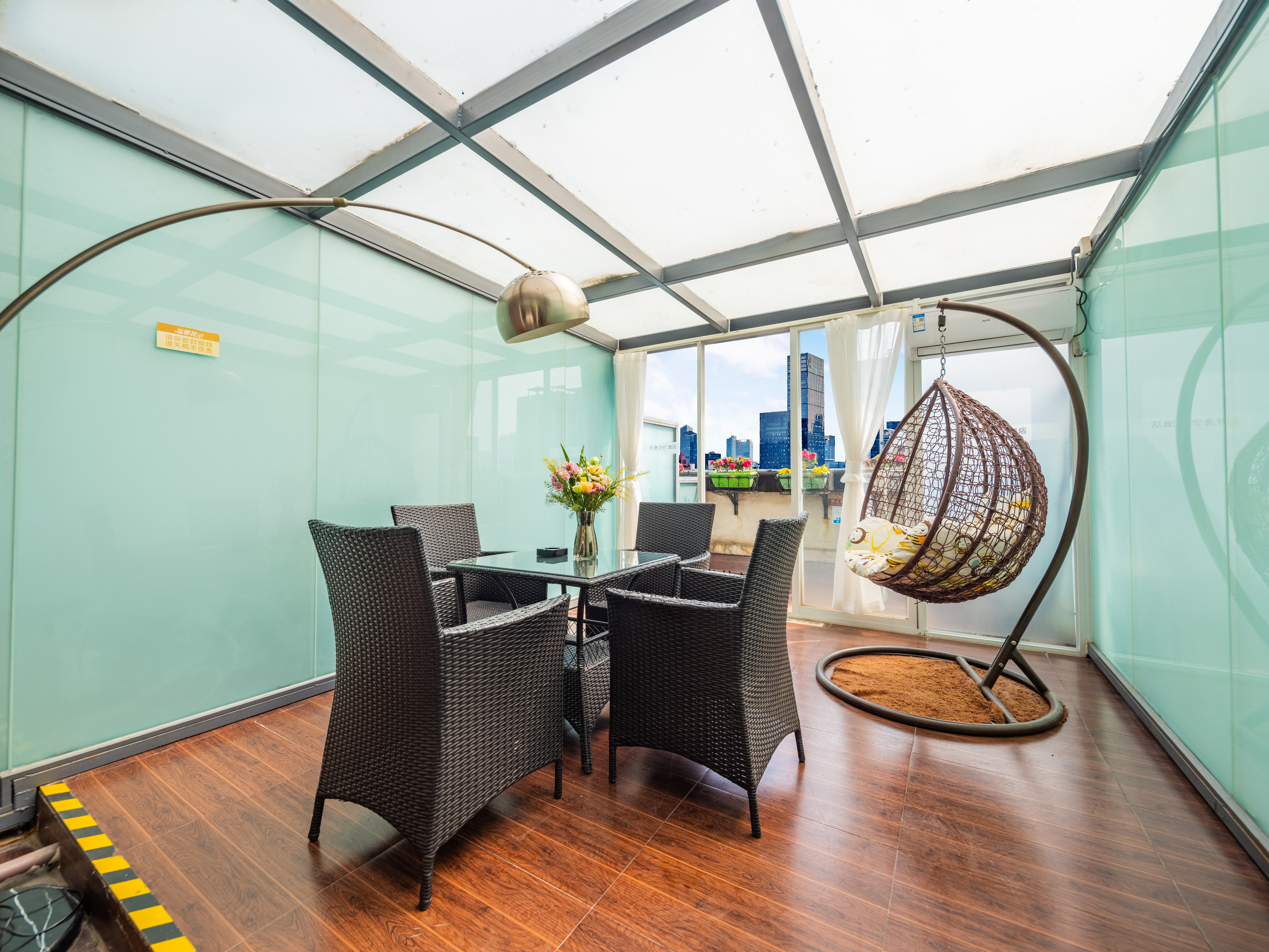 观景大床房（雨淋顶喷+大露台）