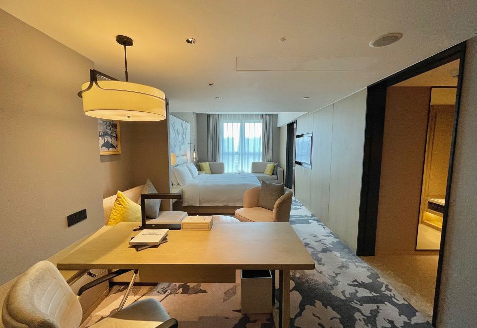 琥珀大床房（迷你冰箱+智能客控）