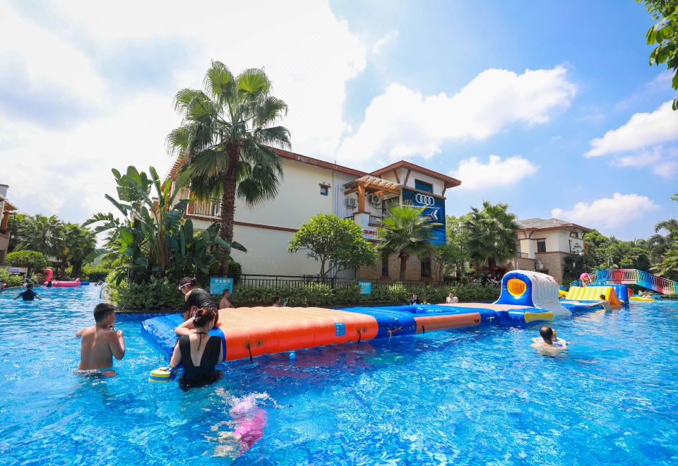 Baodun Lake Hushan Hot Spring ResortVenice Hot Spring Suite - Near Water (Soaking tub)