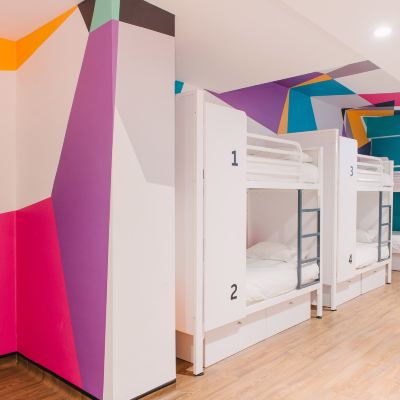 Private 6 Bed Room With Shared Bathrooms