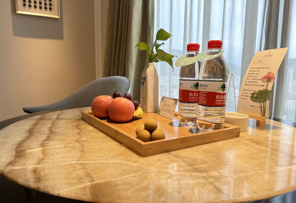 豪华大床城景房（暮色倾城落地窗）