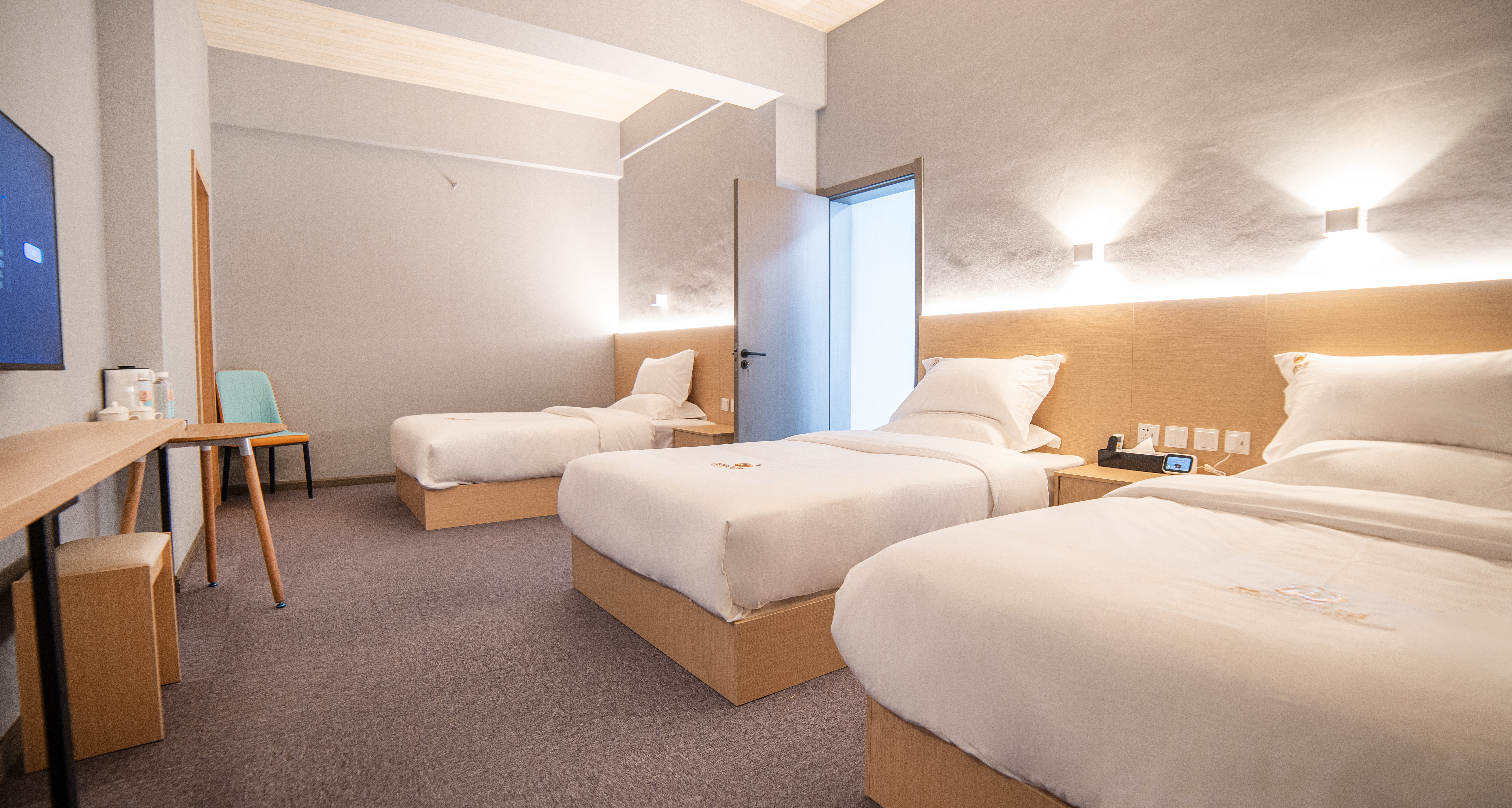 星苑.雀圣豪华棋牌房（零压床品）