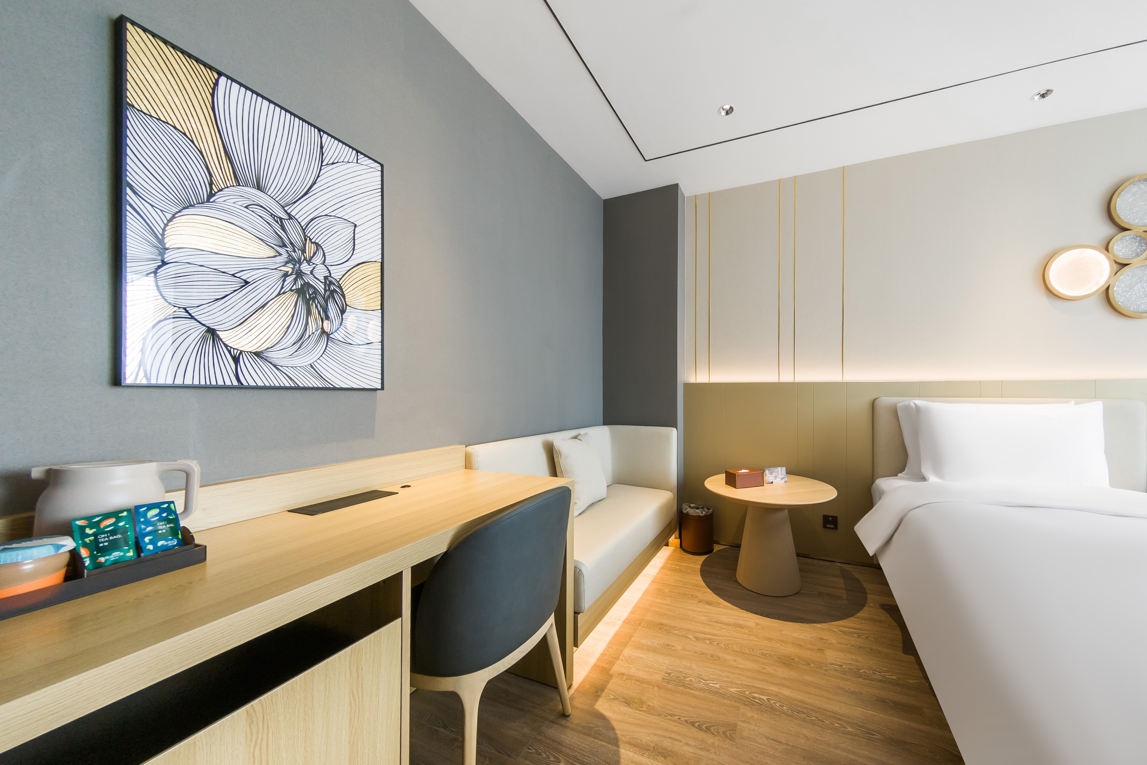 豪华双床房（智能客控+65寸投屏电视+小冰箱）