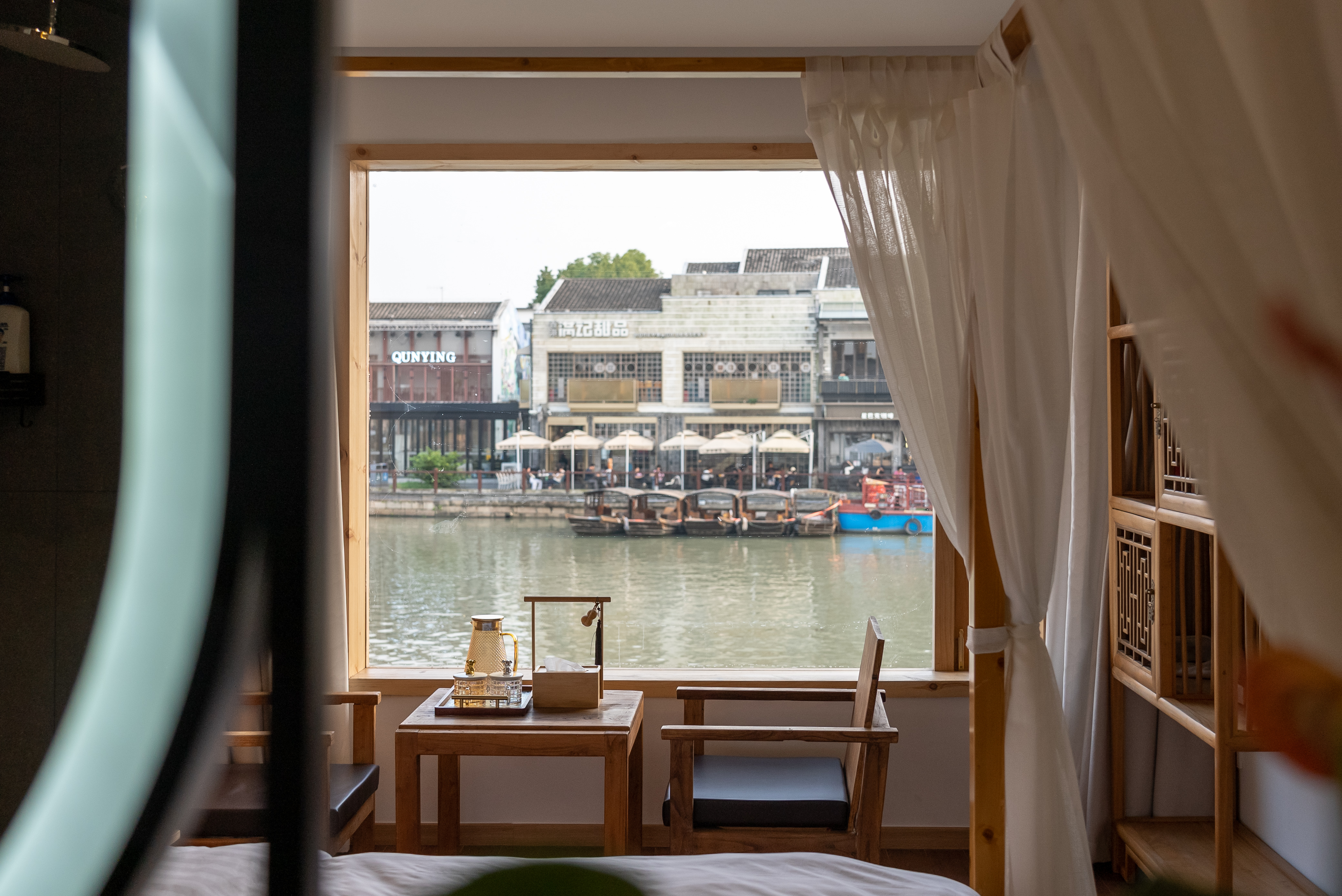 东井·大床房丨小冰箱+观景茶台+古桥河景
