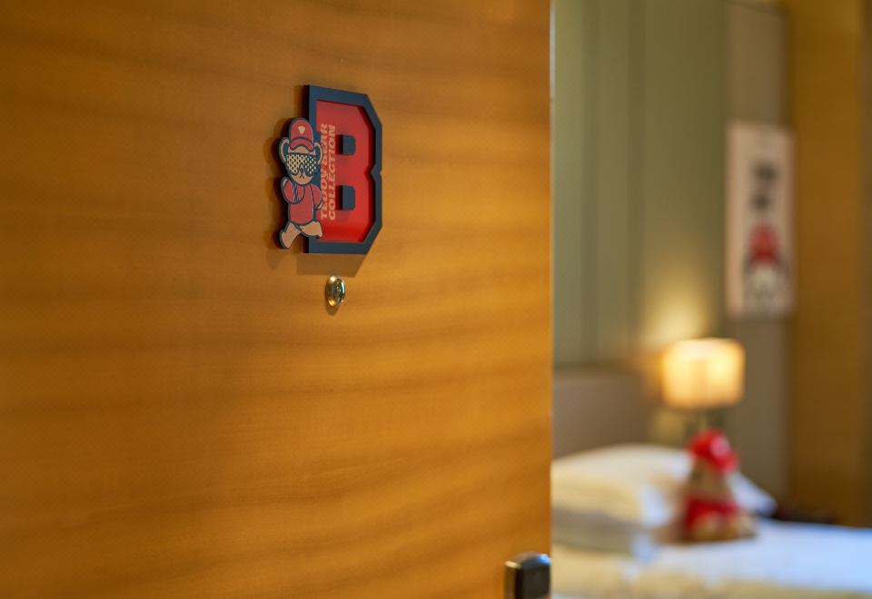Cheery Canal Hotel HangzhouTeddy Collectible Double Bed Room