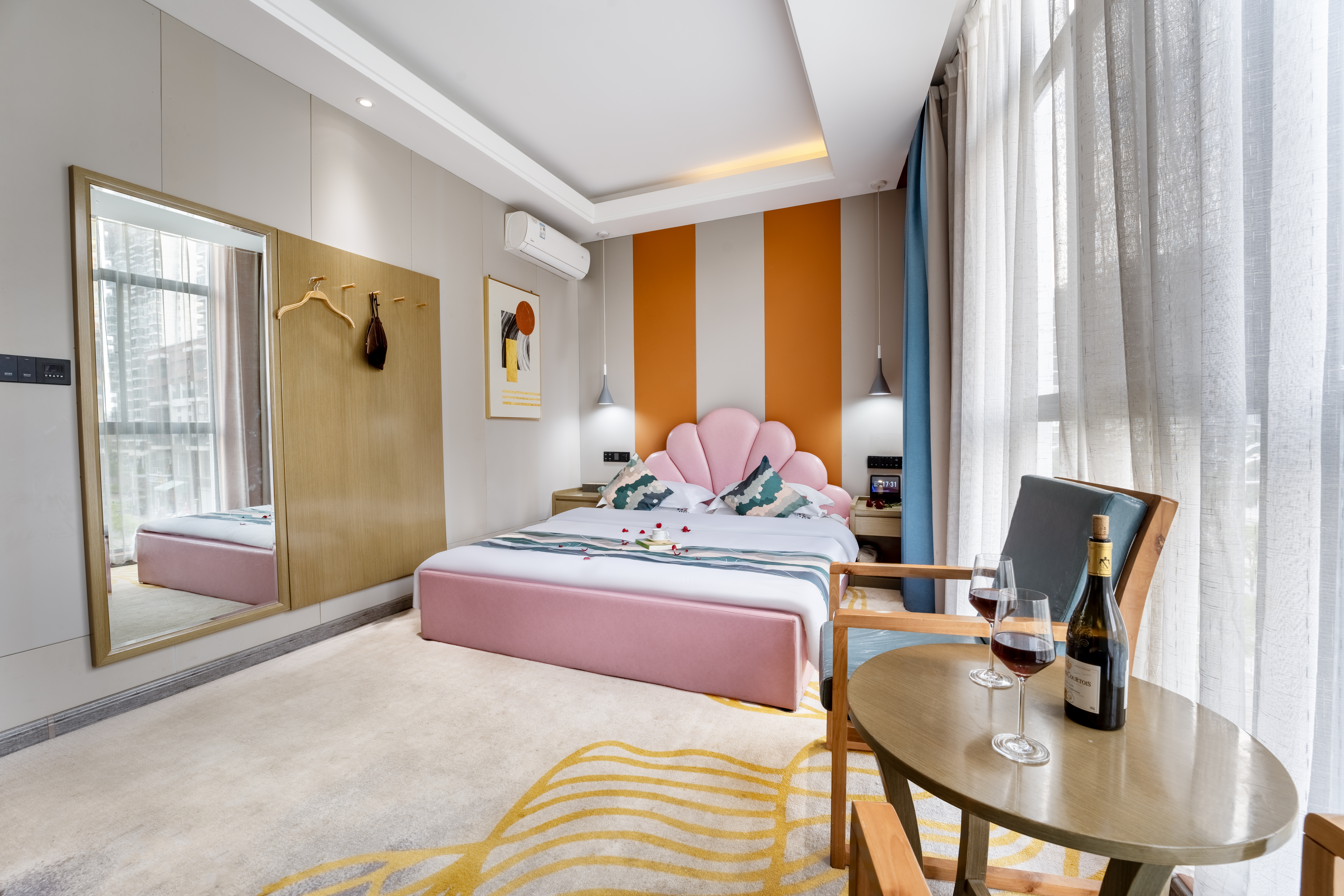 雅風|微臻科技大床房