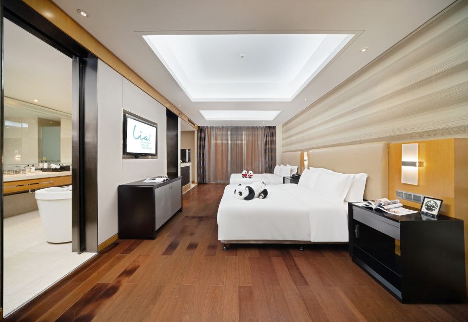 Lia! By Minyoun Chengdu Rezen Hotel (Chunxi Taikoo Li Store)Tranquil Quadruple Suite (Two Double Beds, Double Vanity, Bar, Bathtub)