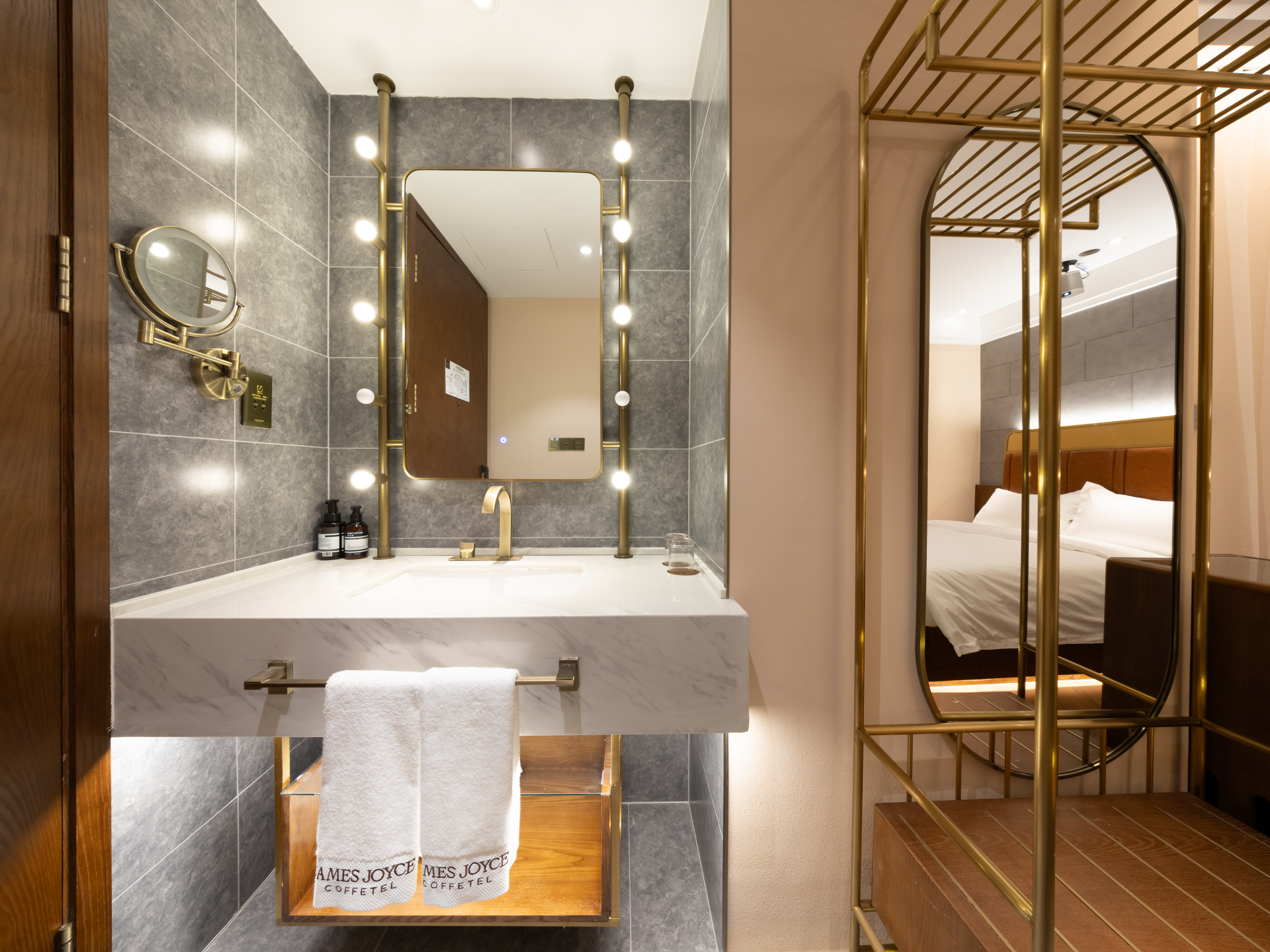 浪漫星空影视大床房