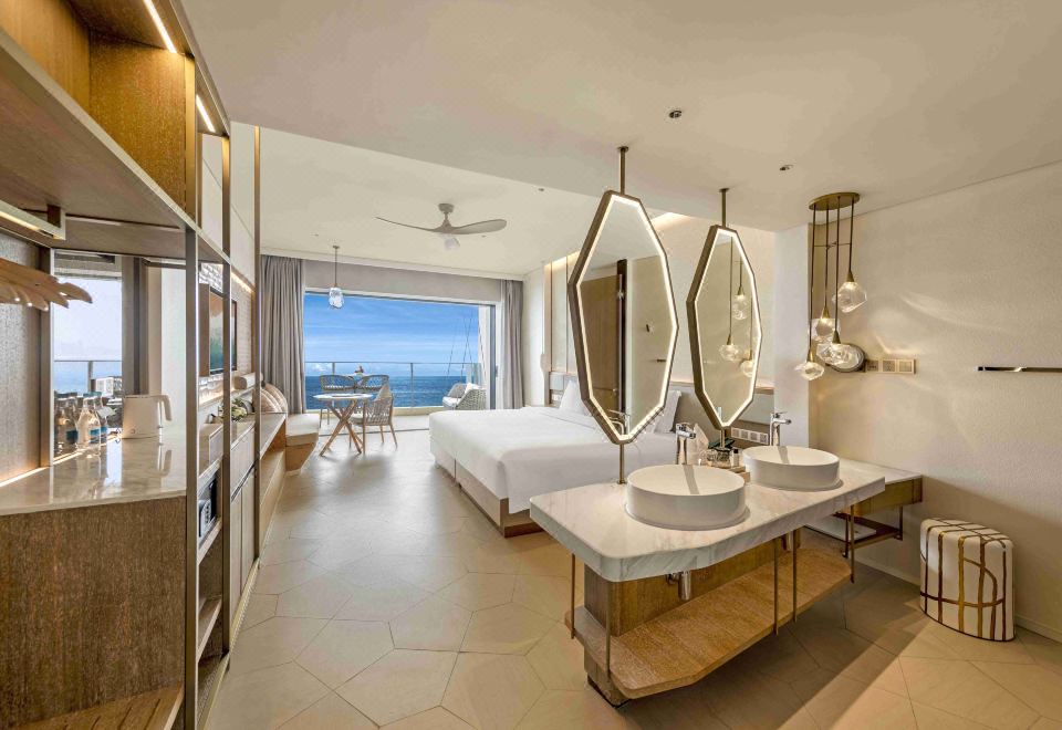 輕奢正海景大床房