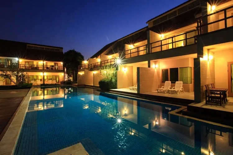 ห้องดีลักซ์ มีทางลงสระว่ายน้ำ