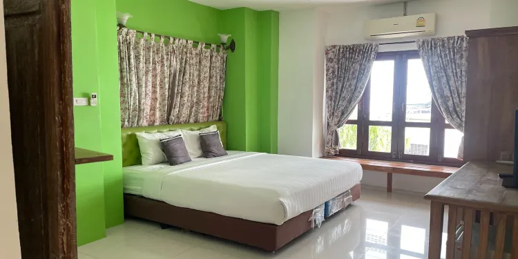 ห้องดีลักซ์ เตียงใหญ่ 1 เตียง