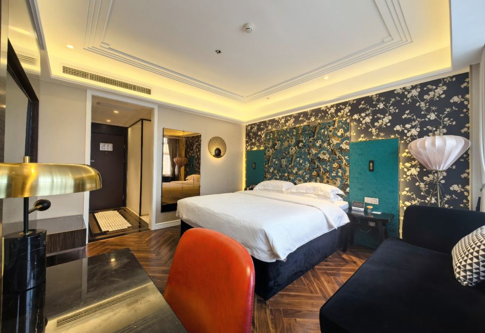 風雅大床房（空氣凈化器+乳膠枕頭+智能燈控）