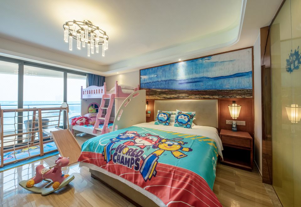 酷芽超级飞侠大床+上下铺海景家庭房