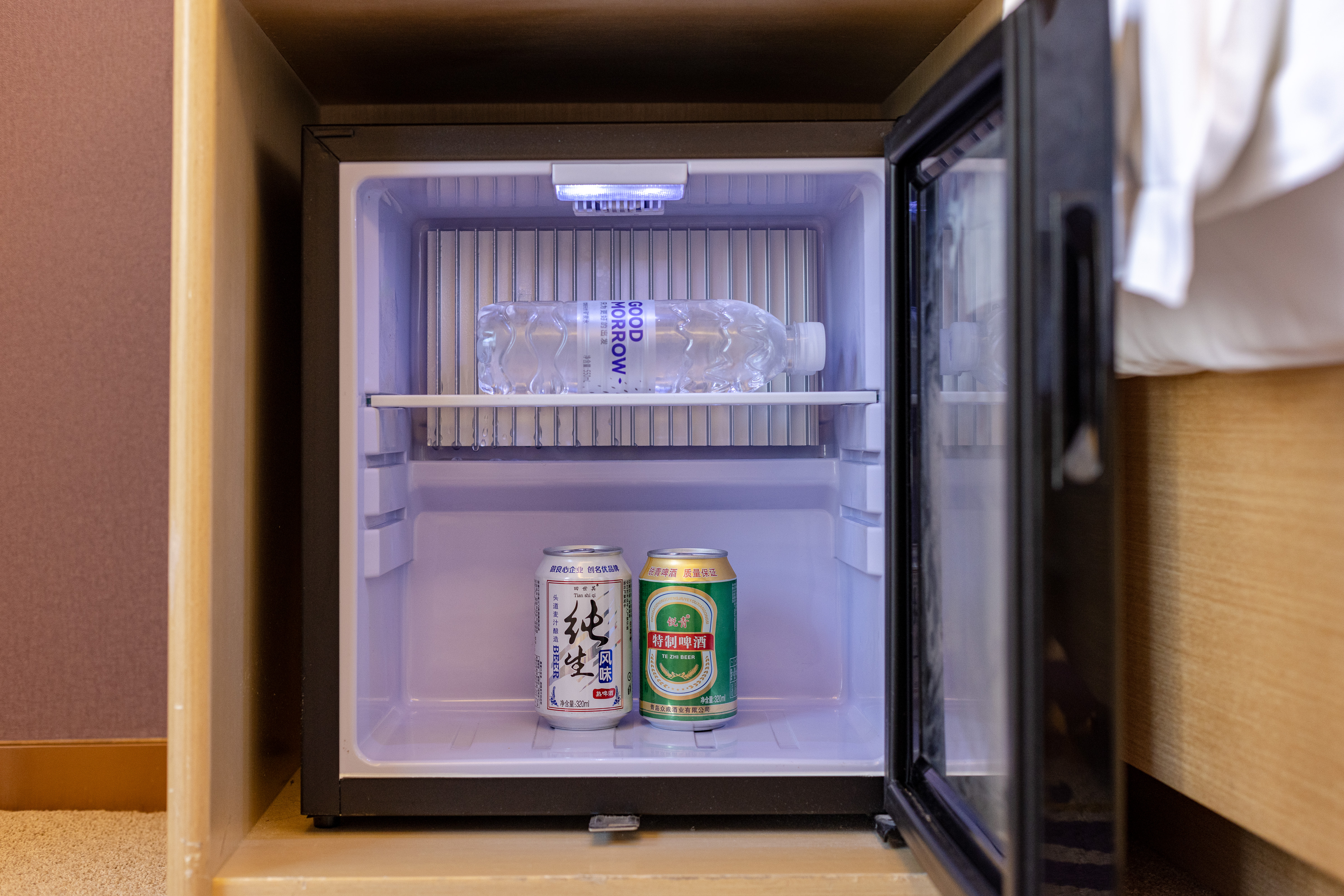 豪华大床房+慕斯床垫 ▏品牌洗浴用品▏迷你小冰箱