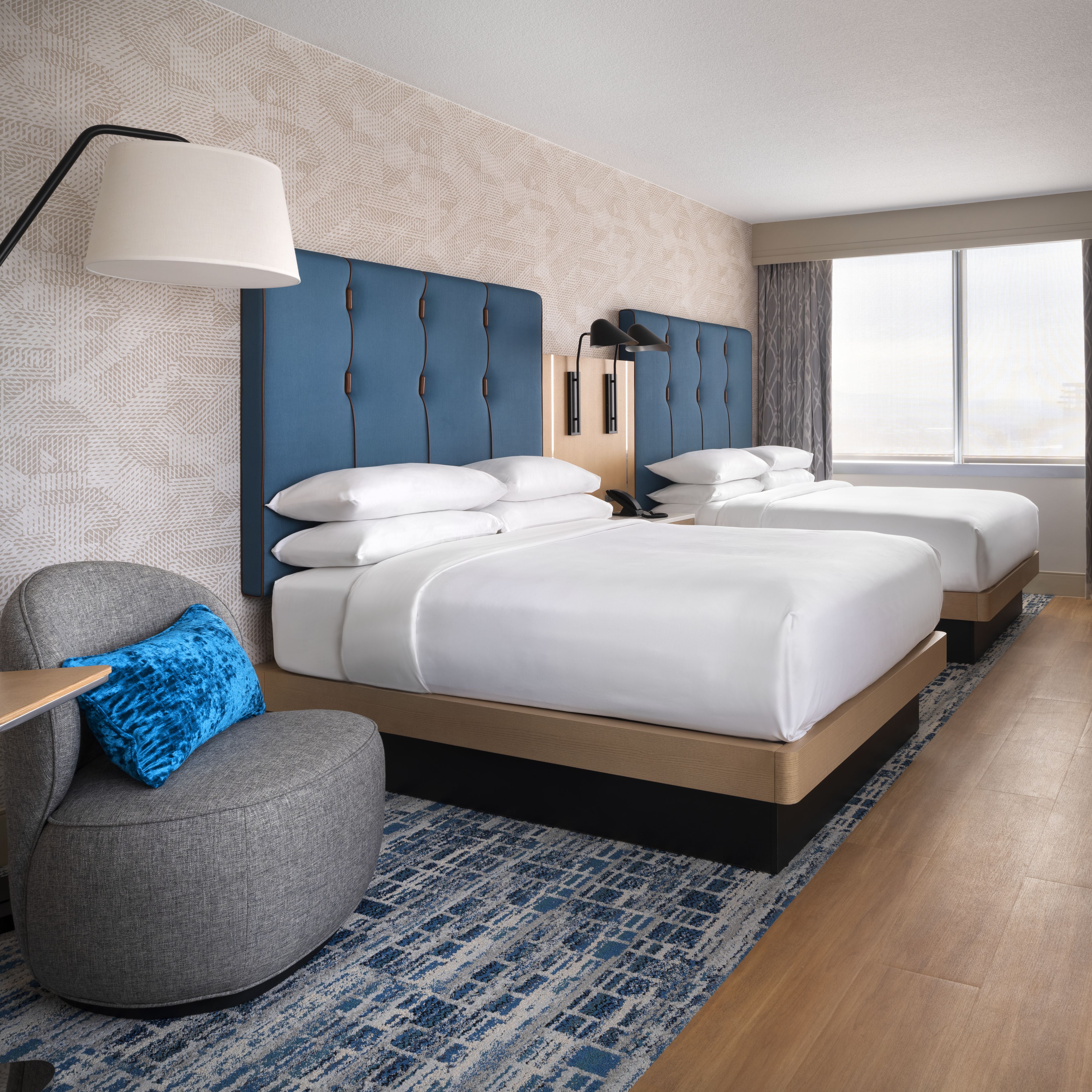 市景大型客房，配备两张双人床